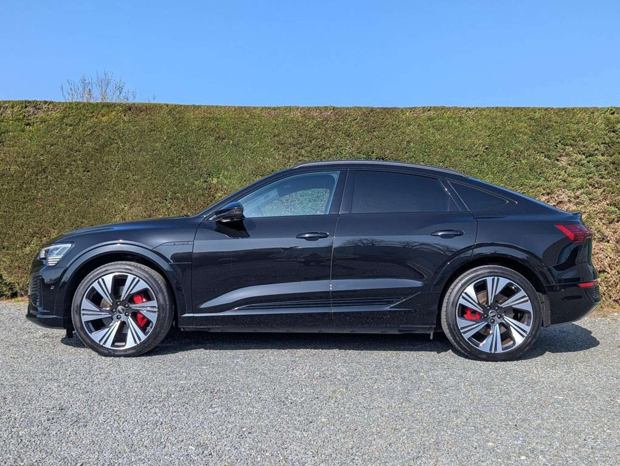 Audi Q8 e-tron ! verkocht ! 2x S-line- opendak- B&O -114 kWh, Automaat, Gebruikt, Zwart, 408 pk