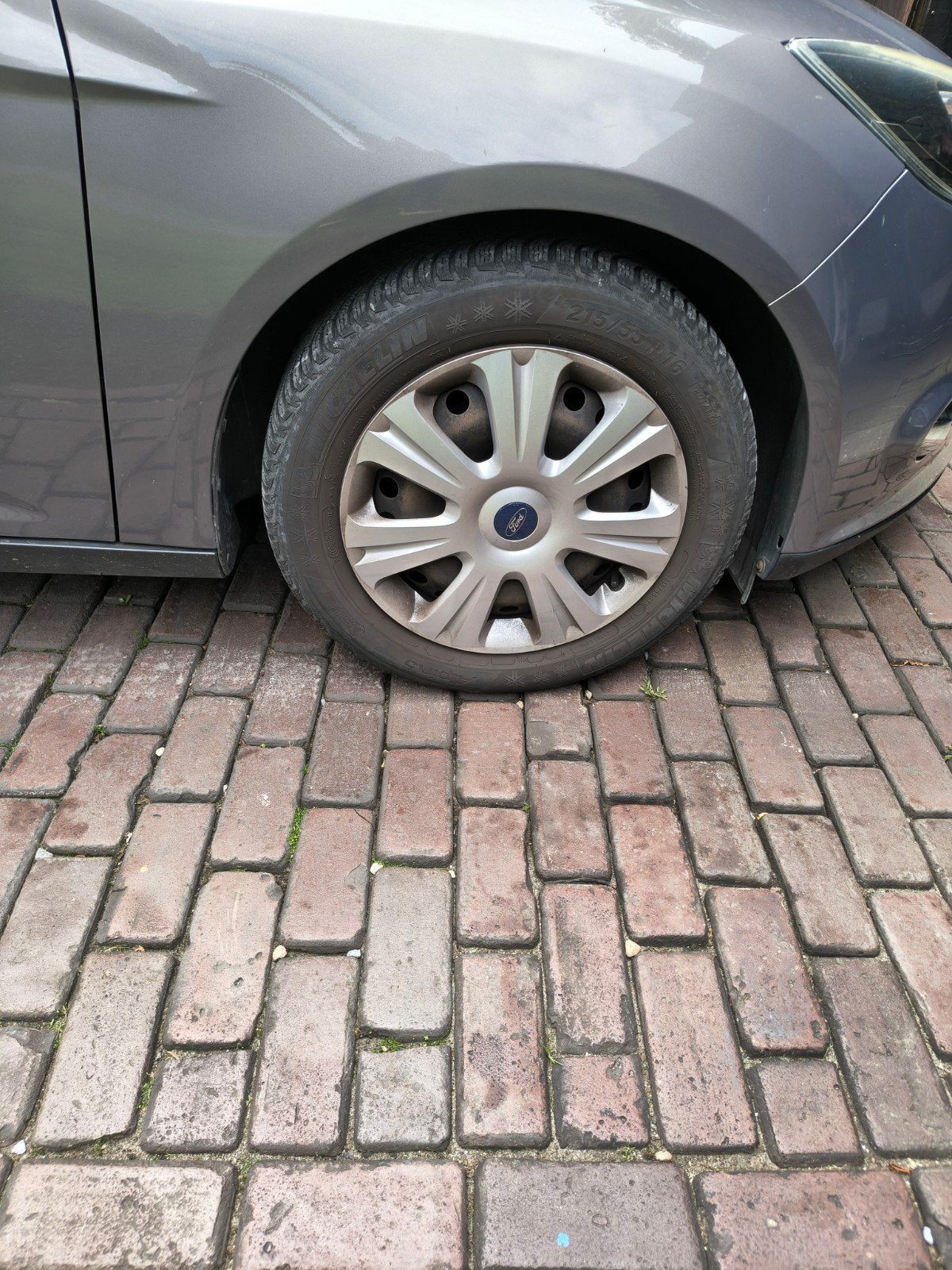 4 winterbanden op velg met wieldeksels, Auto-onderdelen, Ophalen, Winterbanden