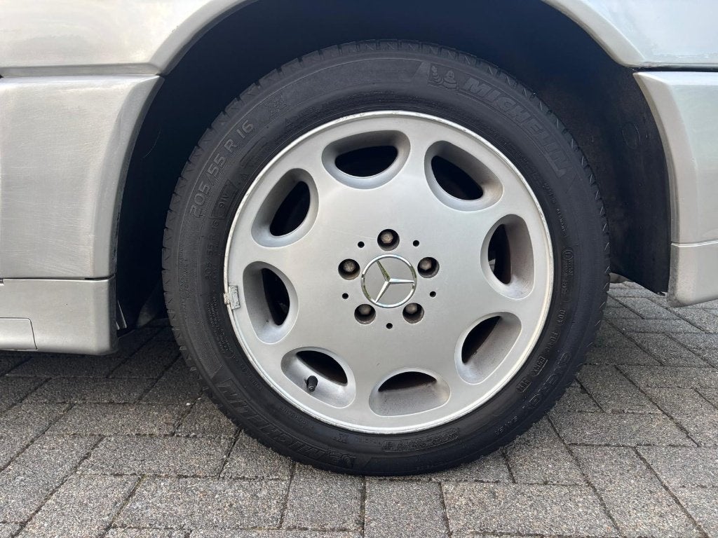 Mercedes 280 SL uit 1995, foto 12
