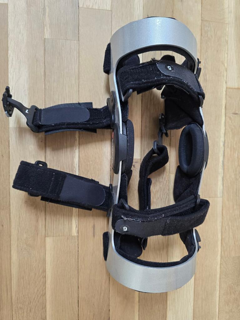 Breg kniebrace ligament, Divers, Orthèses, Enlèvement