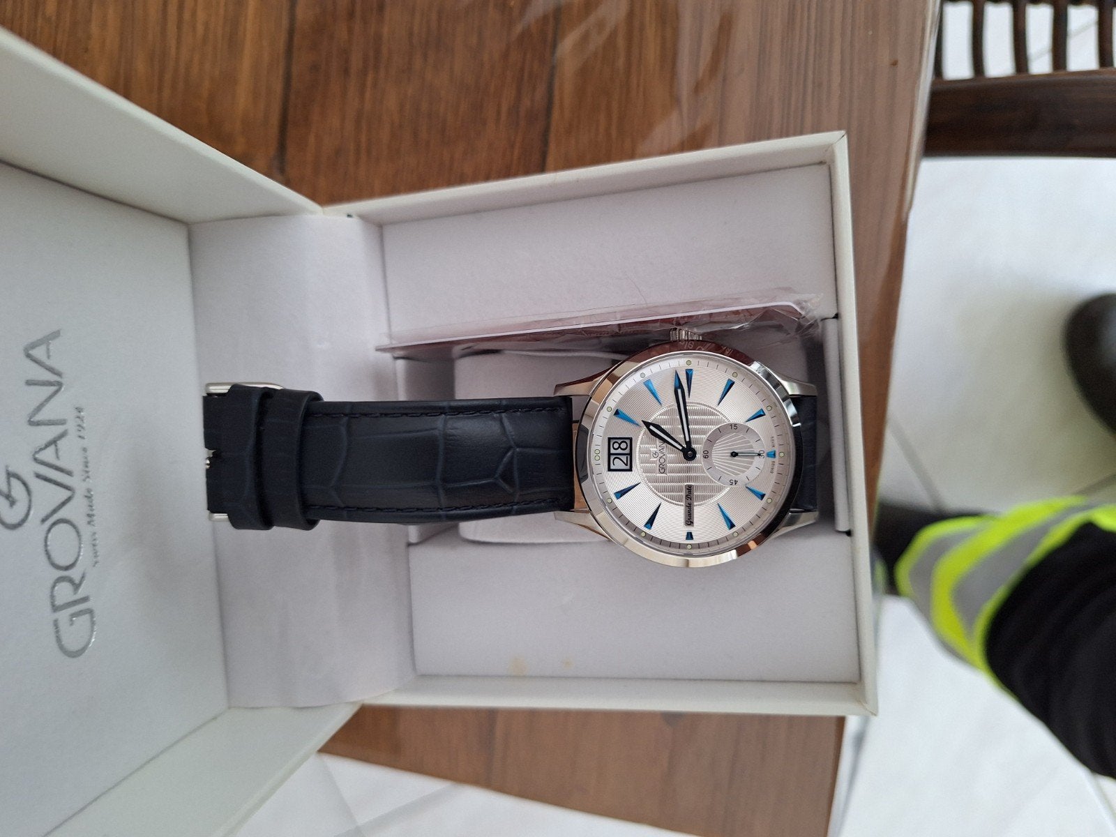 Montre Grovana, Montre-bracelet, Cuir, Comme neuf, Enlèvement