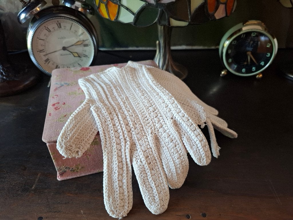Gants blancs anciens au crochet Vintage/Brocante, Enlèvement ou Envoi