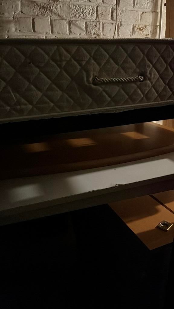 Lit bateau enfant et table nuit, Enfants & Bébés, Chambre d'enfant | Lits, Matelas, 85 à 100 cm, Enlèvement, Utilisé