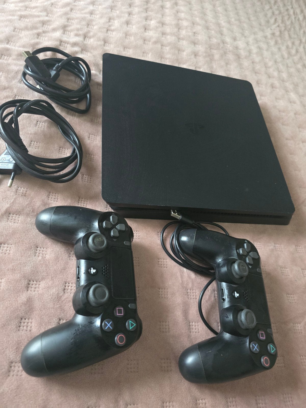 Playstation 4 +2 manettes+cables, Consoles de jeu & Jeux vidéo, Consoles de jeu | Sony PlayStation 4, Enlèvement