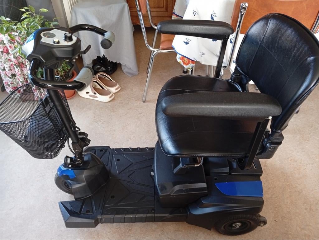 Bleu Schoetmobiel, Divers, Enlèvement ou Envoi, Pliant, Comme neuf, Fauteuil roulant électrique