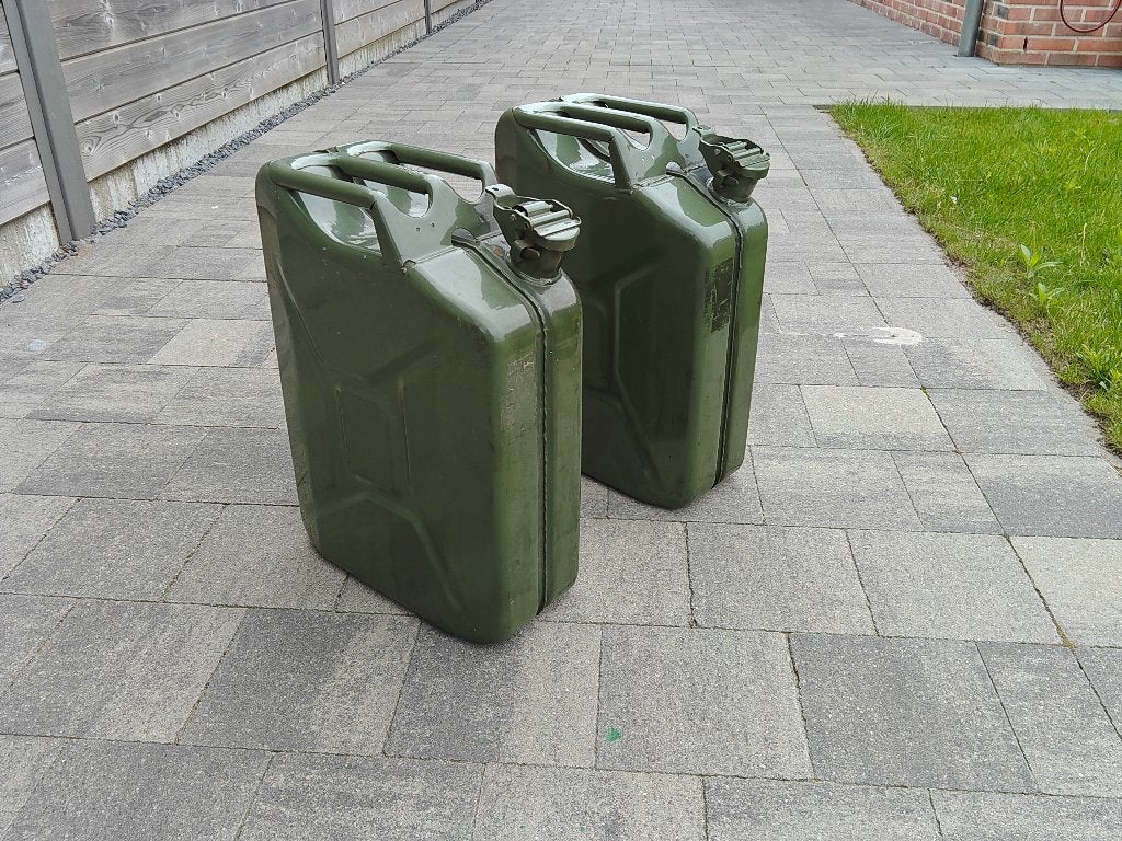 Jerrycans  metaal, Ophalen, Gebruikt