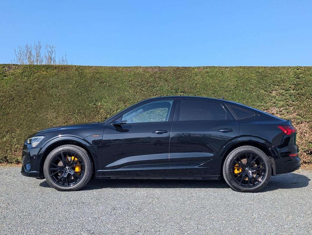 Audi Q8 e-tron Black edition-2x s-line- gekoelde zetels, Auto's, Automaat, Gebruikt, Zwart, 408 pk