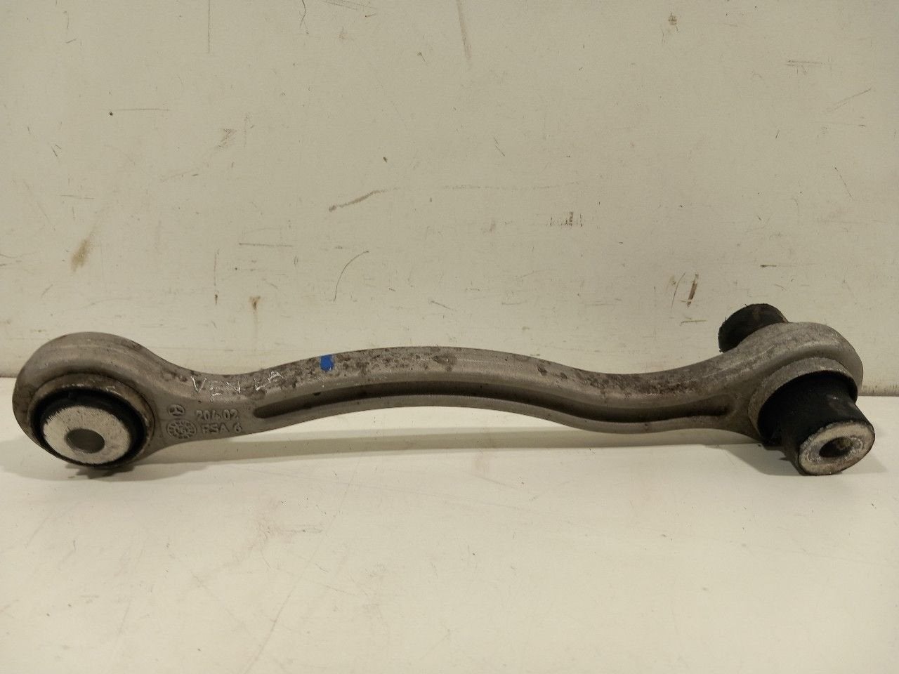 Draagarm links achter Mercedes-Benz C-Klasse, Onderdelen@venauto.nl, Van der Ven Autorecycling B.V., Ettenseweg 76, 4706 PB Roosendaal, The Netherlands