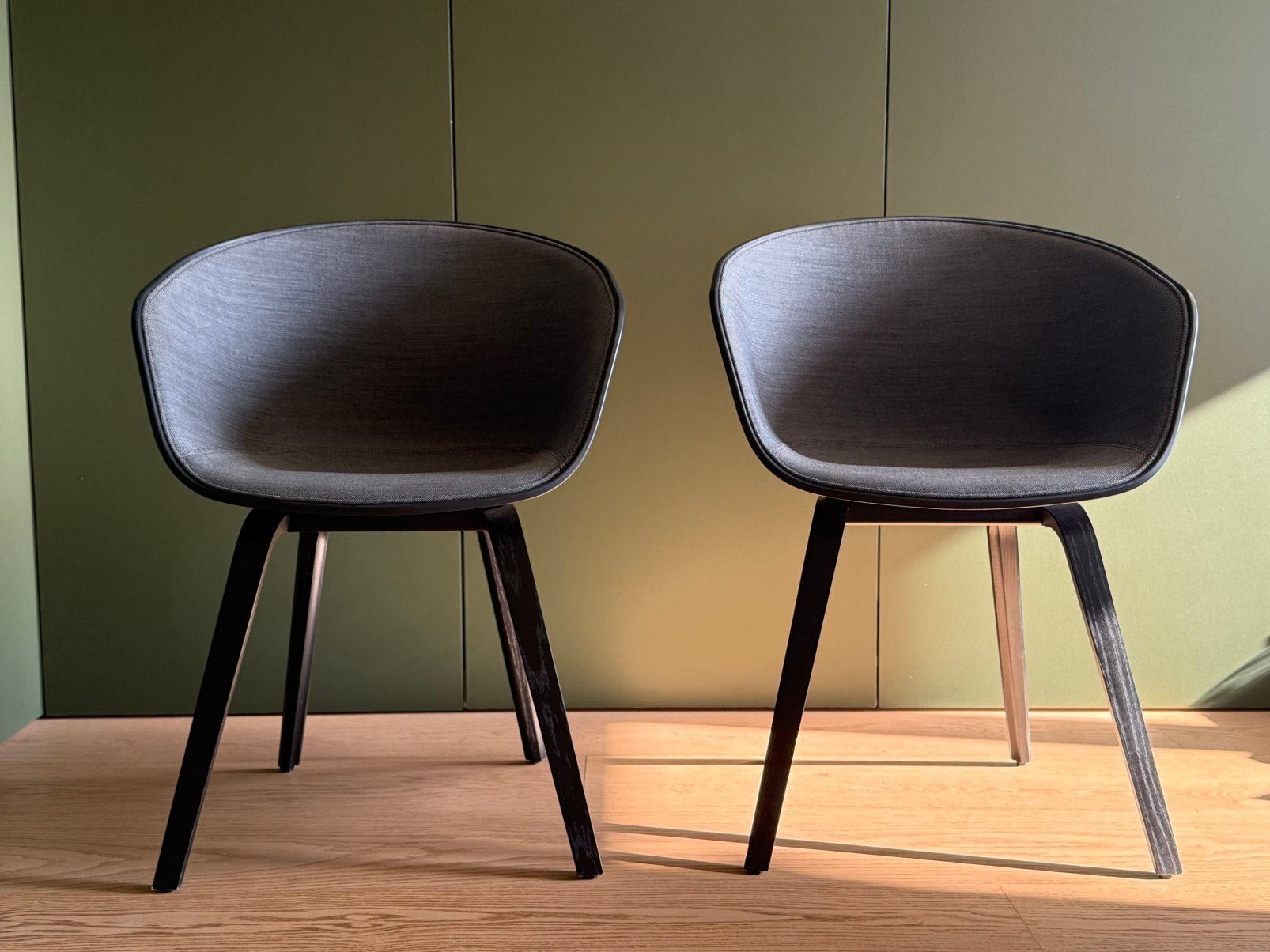 Chaise Hay About A, lot de 2, Gris, Comme neuf, Deux, Enlèvement