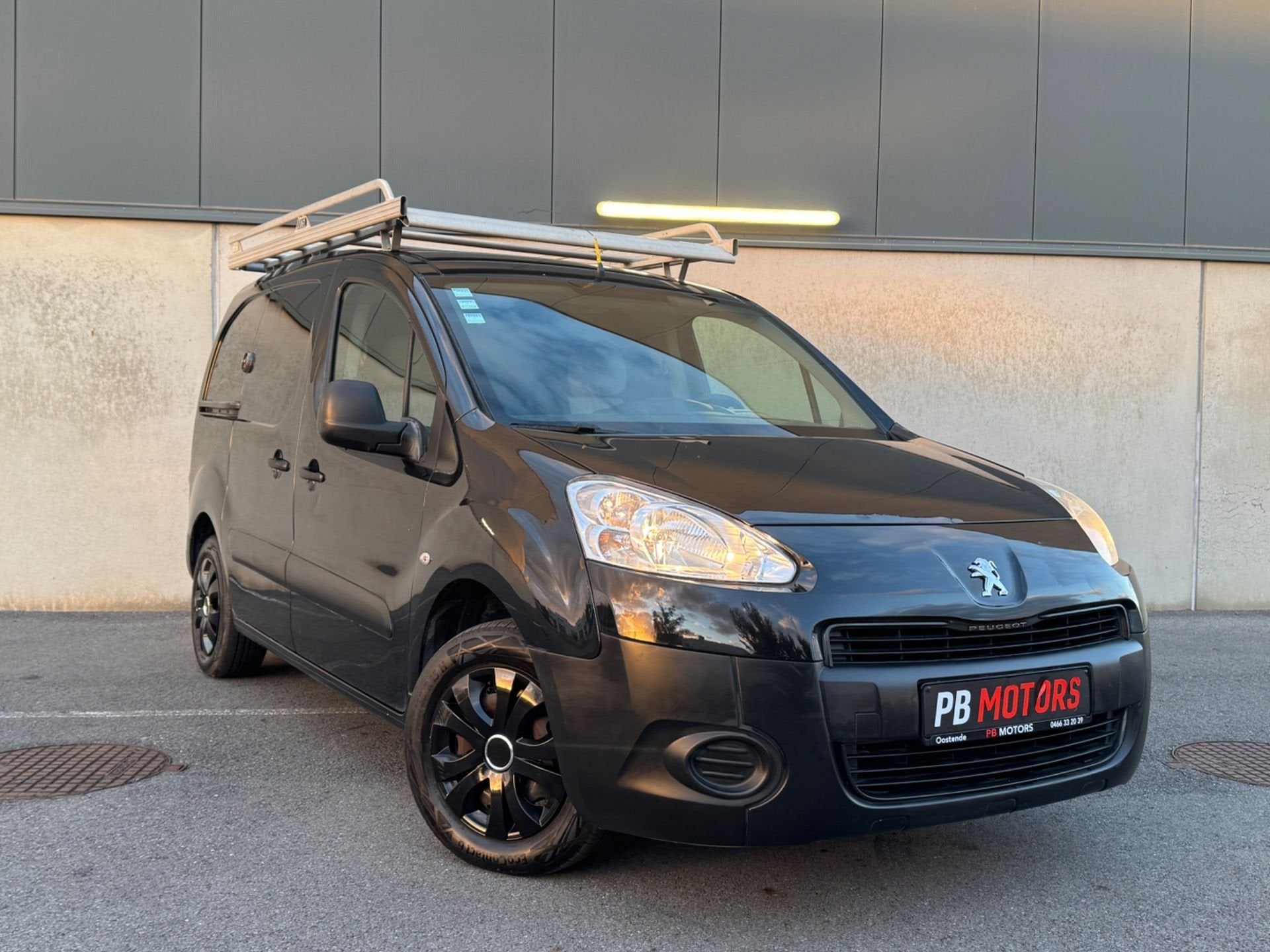 PEUGEOT PARTNER 1.6 HDI – 2014 - diesel - BTW WAGEN - 128d, Voorwielaandrijving, Gebruikt, Zwart, Bedrijf