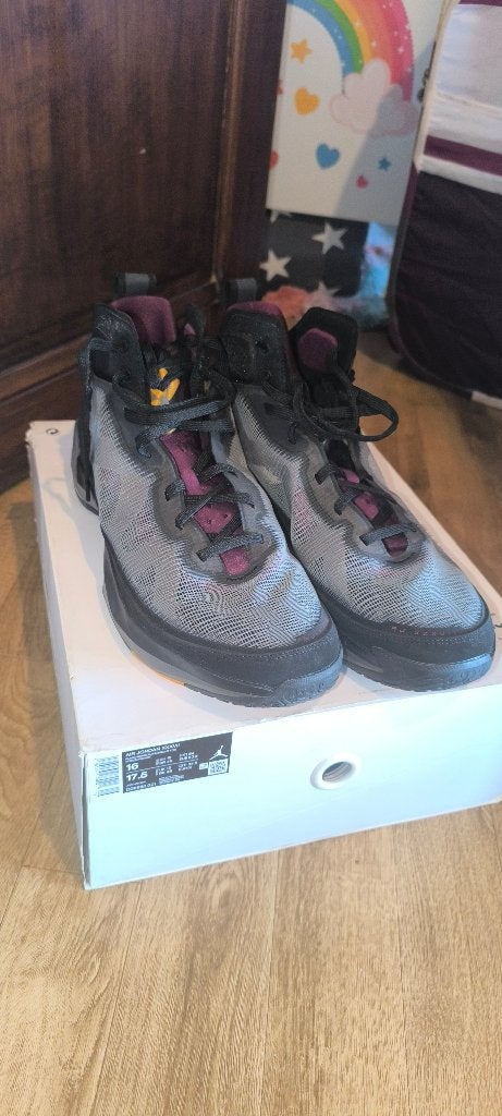 air jordan middas gold taille 50,5 - originales neuves, Sports & Fitness, Enlèvement ou Envoi, Neuf, Chaussures