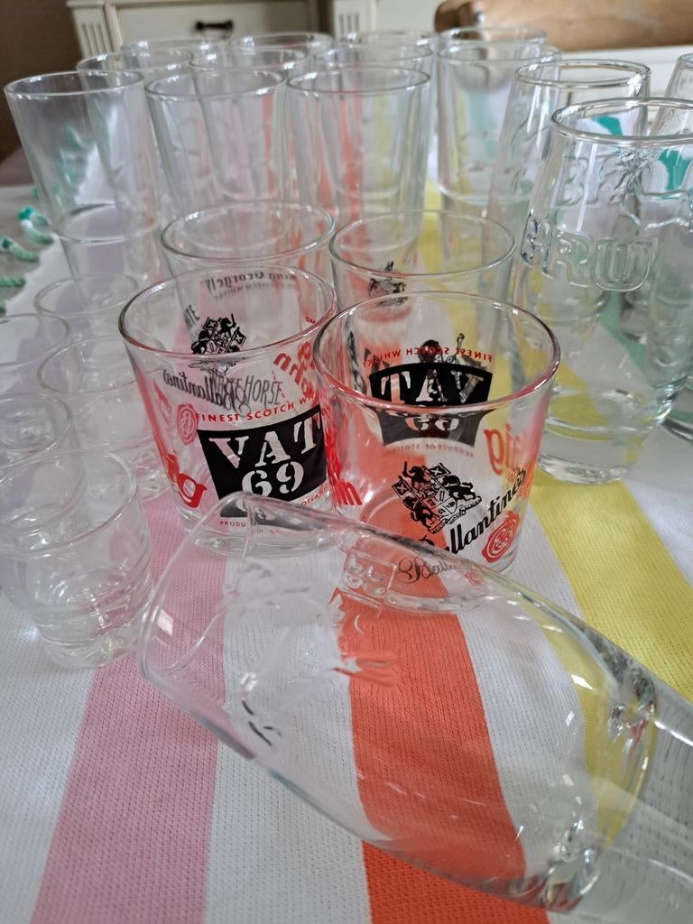 Lot glazen 11 hoge 6 jenever 5 Bru 4 whisky, Ophalen