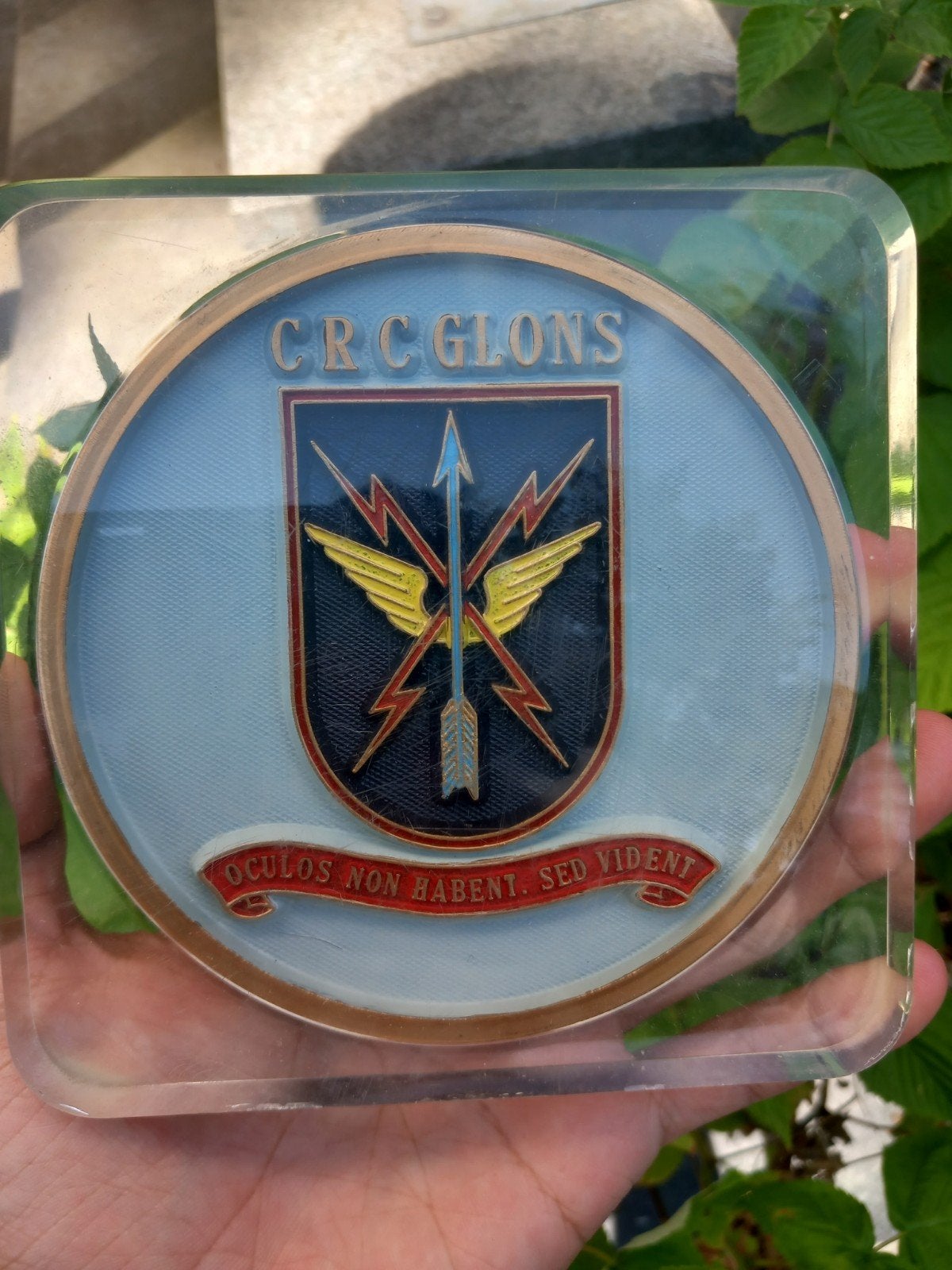Nato/ ABL CrC glons militair embleem in glas., Enlèvement ou Envoi, Armée de l'air, Emblème ou Badge