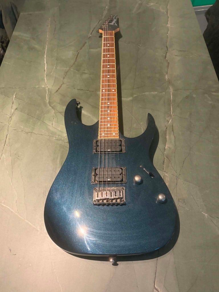 Elektrische gitaar met versterker, Muziek en Instrumenten, Snaarinstrumenten | Gitaren | Elektrisch, Ophalen, Gebruikt, Ibanez