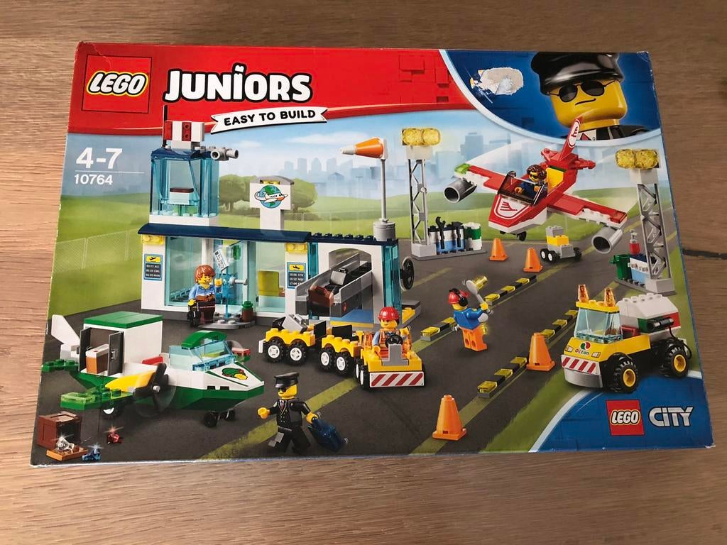 Lego juniors centrale luchthaven 10764, Ophalen of Verzenden, Zo goed als nieuw, Complete set, Lego