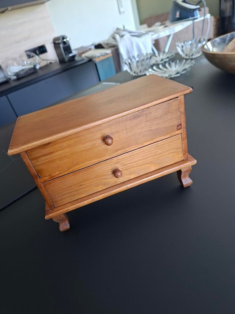 Petite commode pour poupées.  VINTAGE., Enlèvement ou Envoi