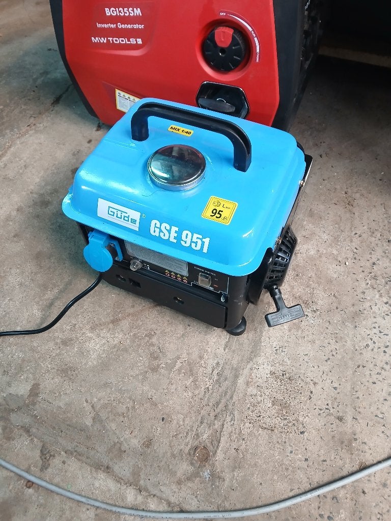 generator 230volt, Ophalen, Zo goed als nieuw, Minder dan 5 kVA, Benzine