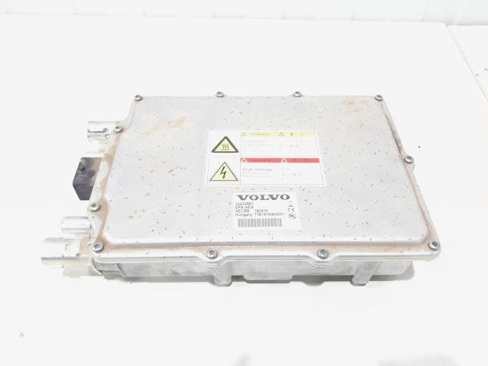 Chargeur de batterie d'un Volvo XC60, Autos : Pièces & Accessoires, Électronique & Câbles, Volvo, Utilisé, 3 mois de garantie