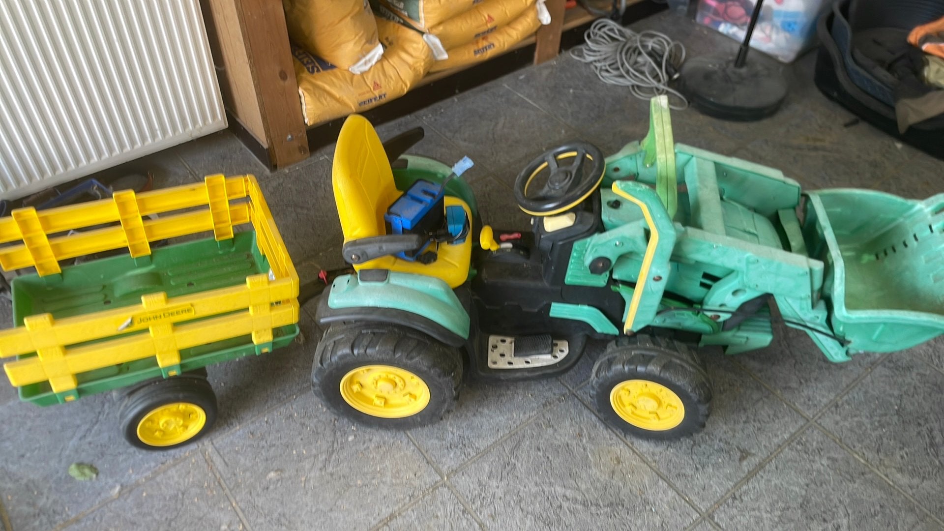 John deere tractor met remork op battetij, Ophalen of Verzenden, Gebruikt