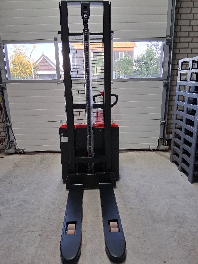 Stapelaar Electrisch Nieuw, Zakelijke goederen, Machines en Bouw | Heftrucks en Intern transport, 1000 tot 2000 kg, Ophalen, Elektrisch