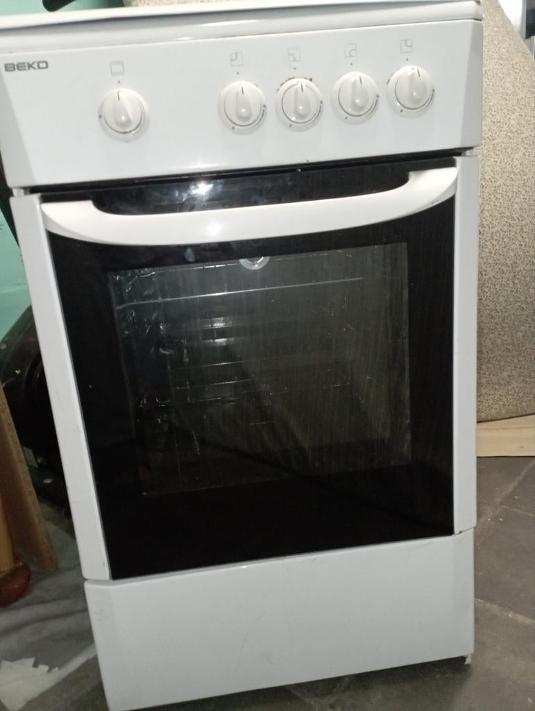 Beko oven / fornuis – werkt goed, Elektronische apparatuur, Fornuizen, Ophalen, Gebruikt, Energieklasse A of zuiniger, Vrijstaand