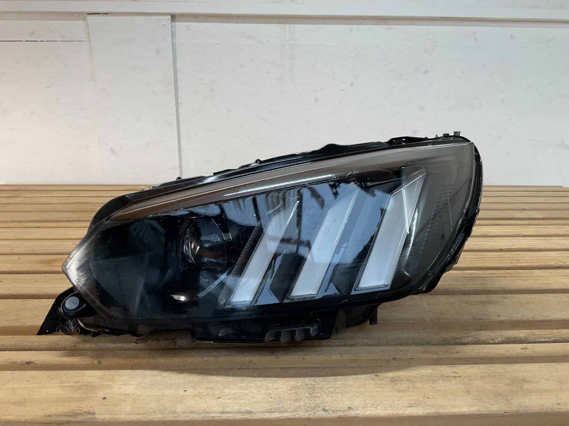 Phare Peugeot 208 II 2008 II 2019-2024 FULL LED 9823194180 /, Taurusavenue 1
2132 LS  Hoofddorp, NL, Contact.group@renault.com