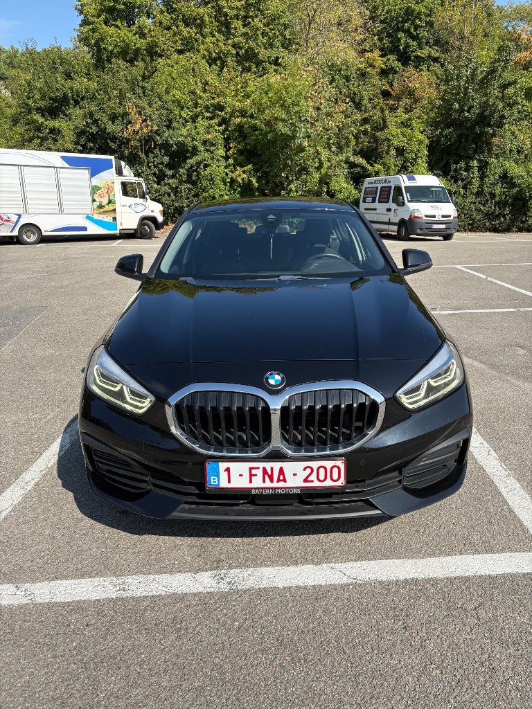 BMW SÉRIE 1 F40, Auto's, BMW, Voorwielaandrijving, Zwart, Start-stop-systeem, Zwart