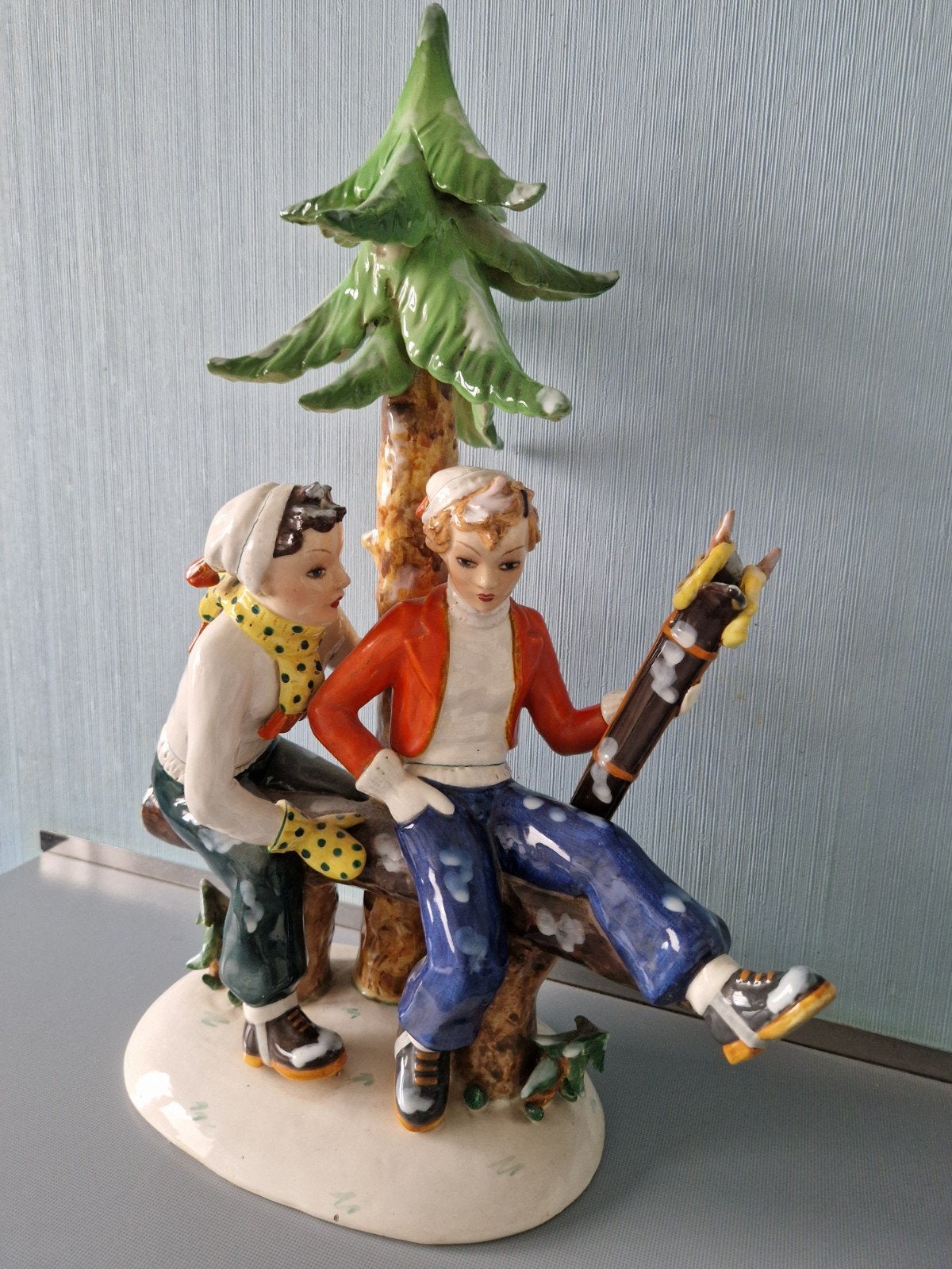 vintage handbeschilderd beeld van 2 skiërs, Antiquités & Art, Enlèvement