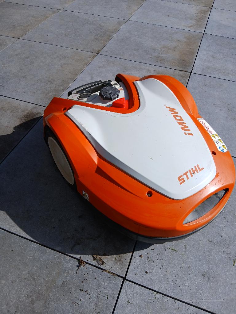 Robot tondeuse Stihl iMow RMI632PC, Avec capteur de pluie, Enlèvement, Plus de 25 cm, STIHL