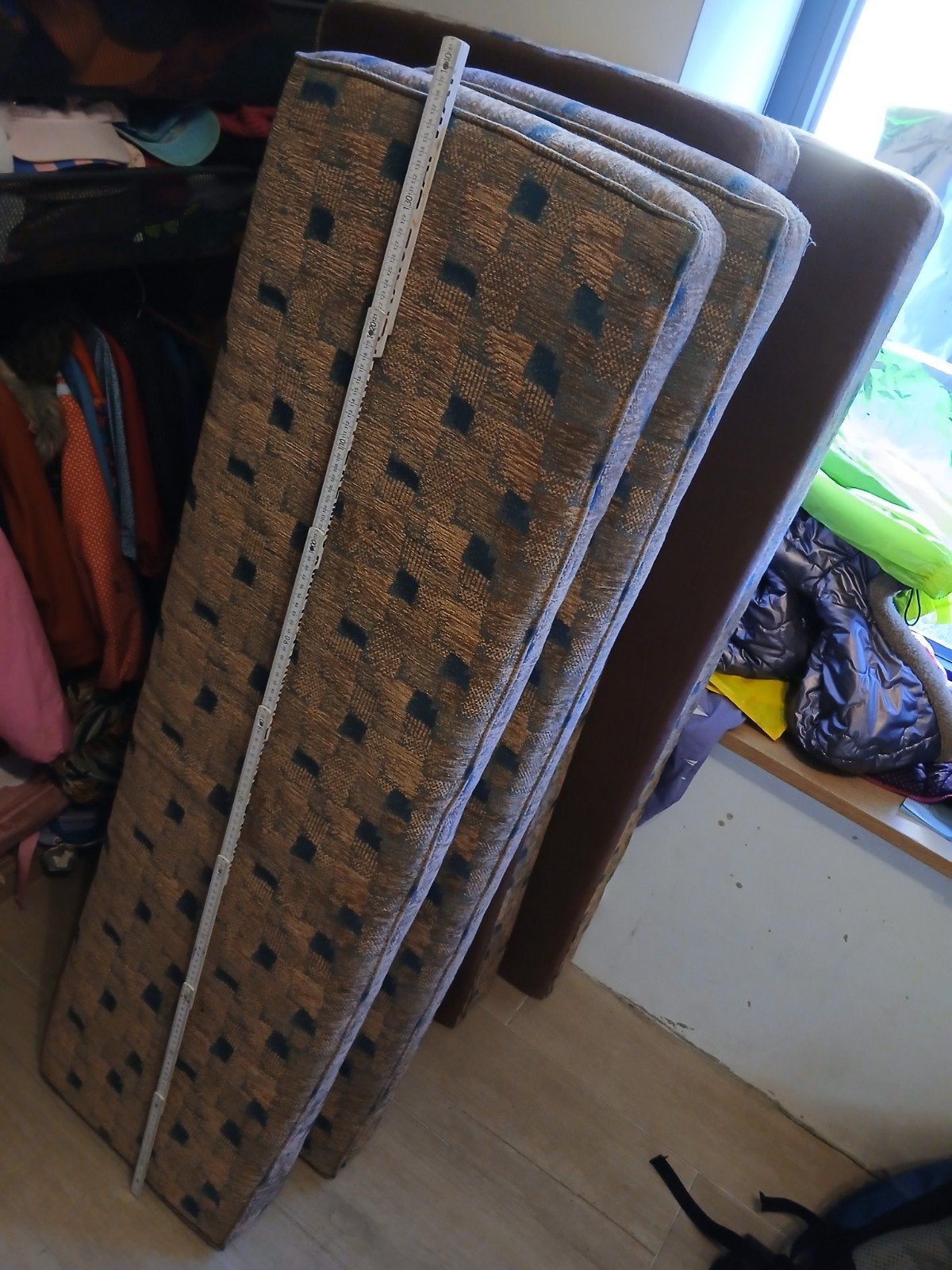 Kussens en tafel uit Frankia 495 caravan, Ophalen, Gebruikt