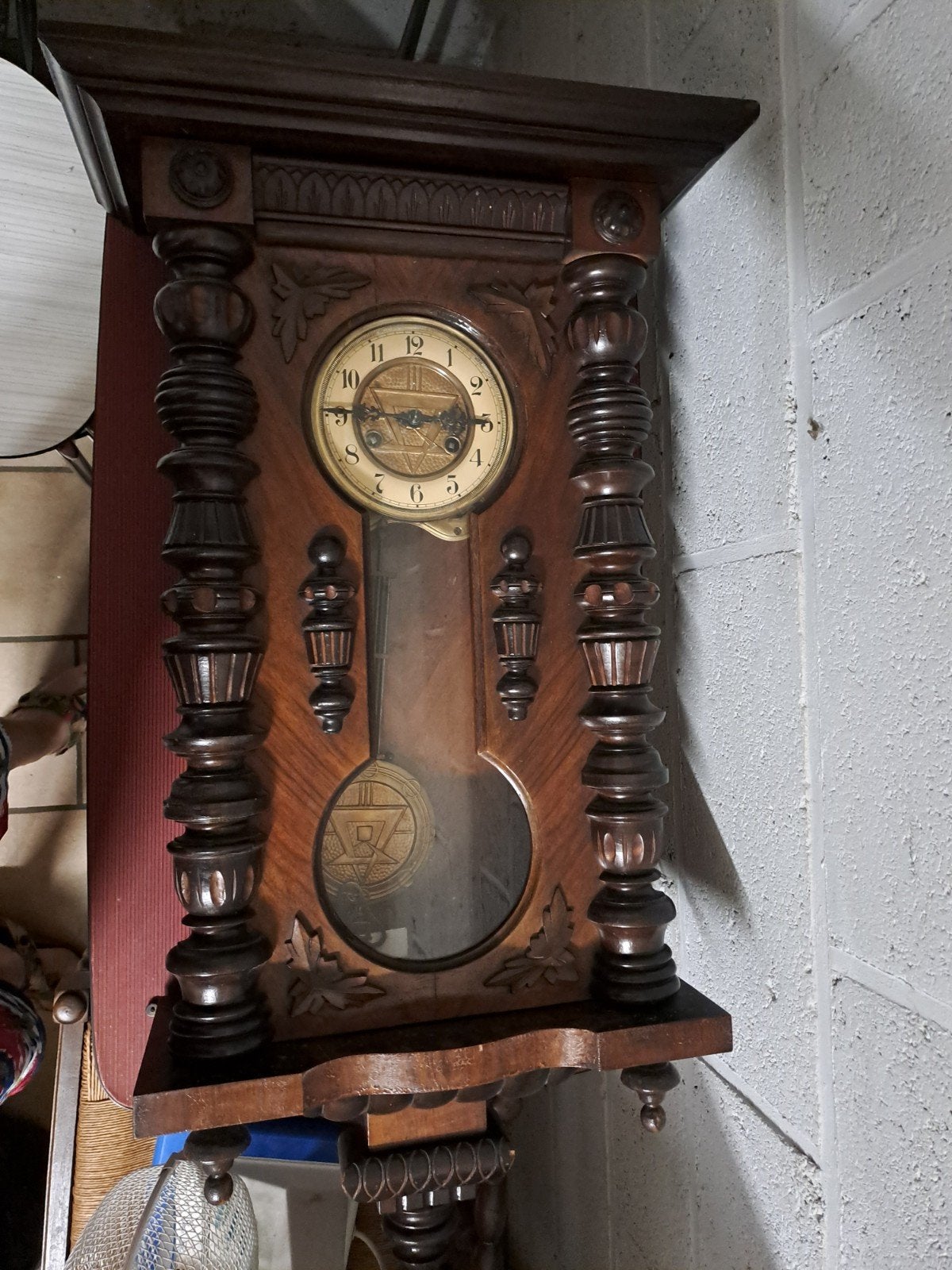 Horloge ancienne, Enlèvement