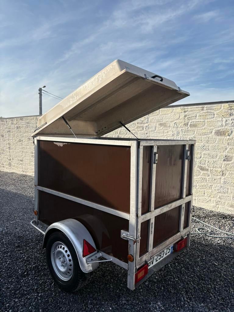 Gesloten aanhangwagen, Ophalen, Zo goed als nieuw