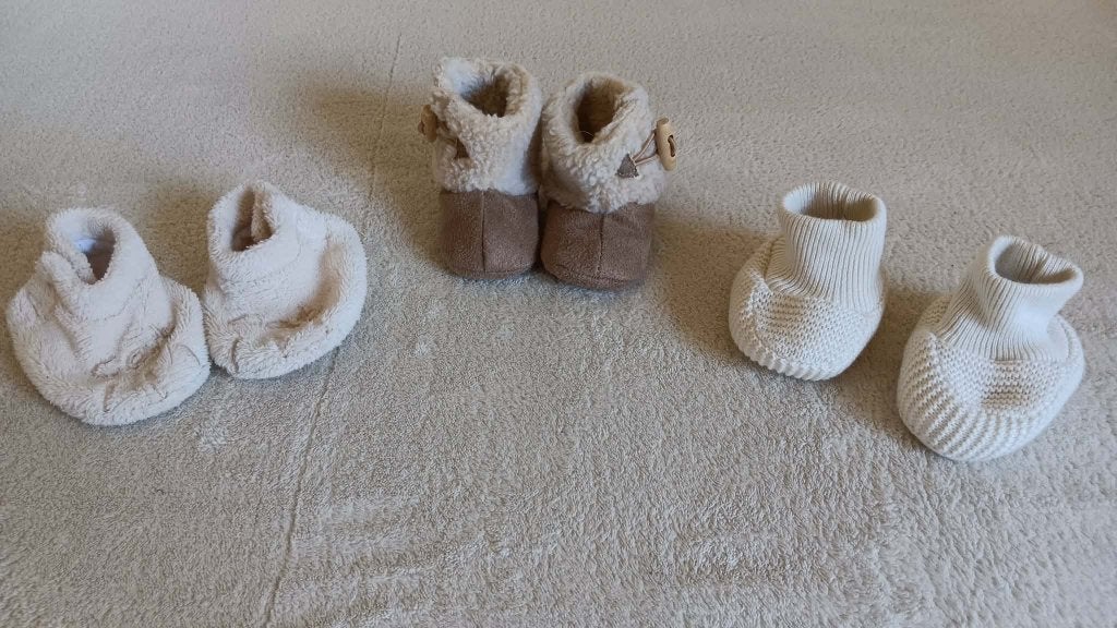 Slofjes beige rond 6 maand (3 paar), Enfants & Bébés, Vêtements de bébé | Chaussures & Chaussettes, Enlèvement, Utilisé, Fille