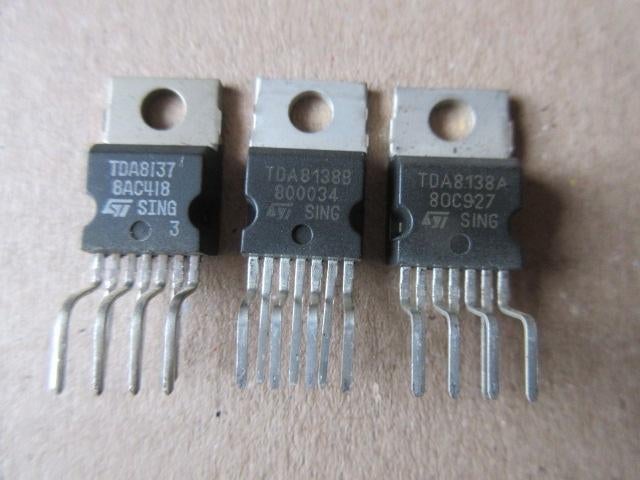 Régulateurs  TDA8137 TDA8138A  TDA8138B, Enlèvement ou Envoi, Neuf