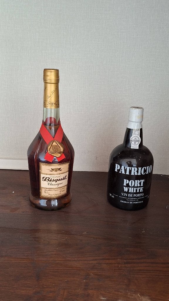 Volle fles cognac bisquit en witte porto, Enlèvement, Neuf, Pleine