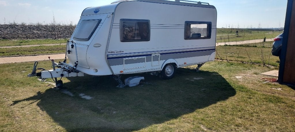 Caravane Hobby 440 SF Exellent, Caravanes & Camping, Caravanes, Particulier, jusqu'à 4, 1000 - 1250 kg, Siège de train, Hobby