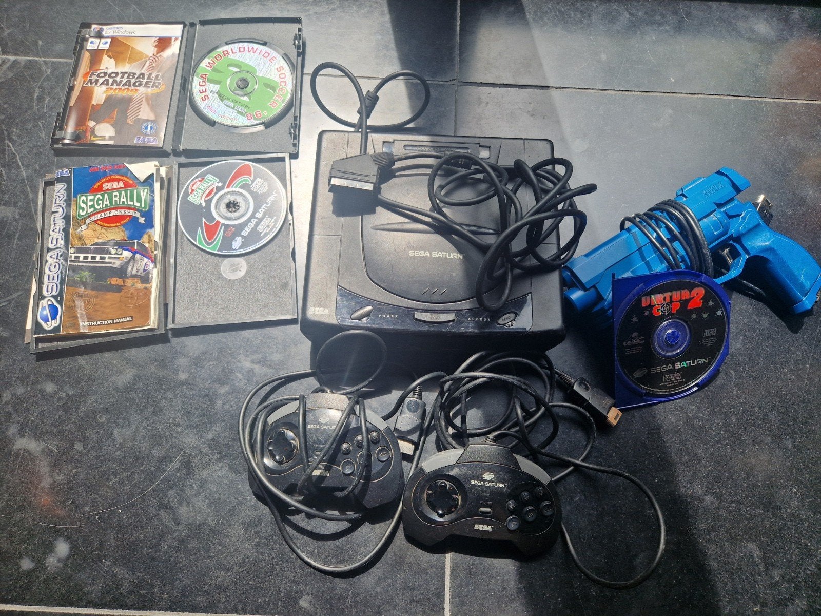 Sega Saturn console + 2 controllers + Virtua Gun + games, Games en Spelcomputers, Spelcomputers | Sega, Ophalen, Met 2 controllers