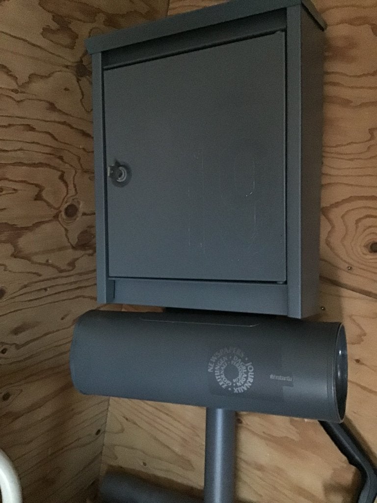 Brievenbus brabantia met krantenrol en paal, Enlèvement, Comme neuf