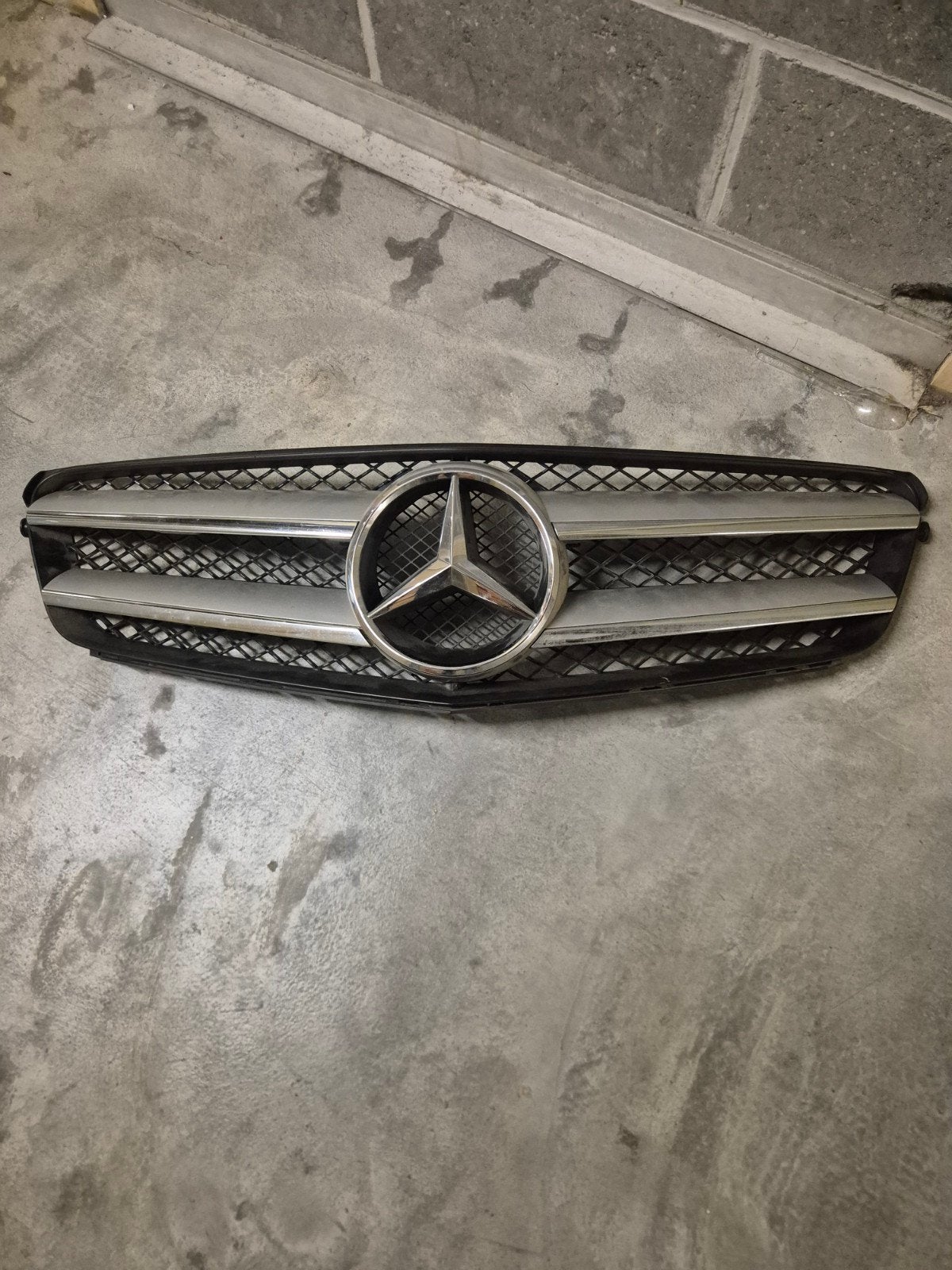 Calandre Mercedes  classe c très bonne état propre, Autos, Particulier, Achat