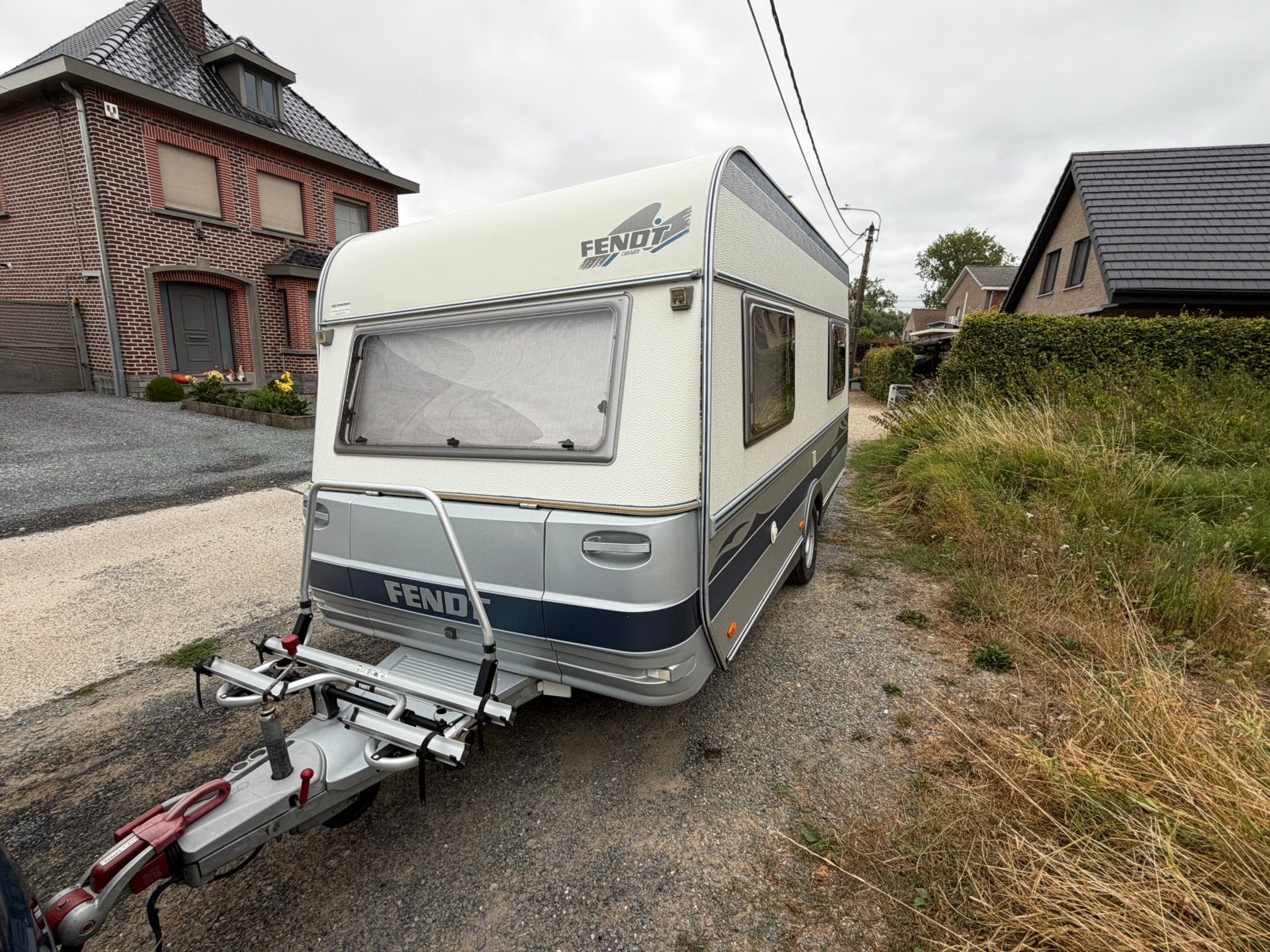 Fendt caravan in zeer propere staat !, Caravans en Kamperen, Caravans, Schokbreker, 750 - 1000 kg, Particulier, Fendt