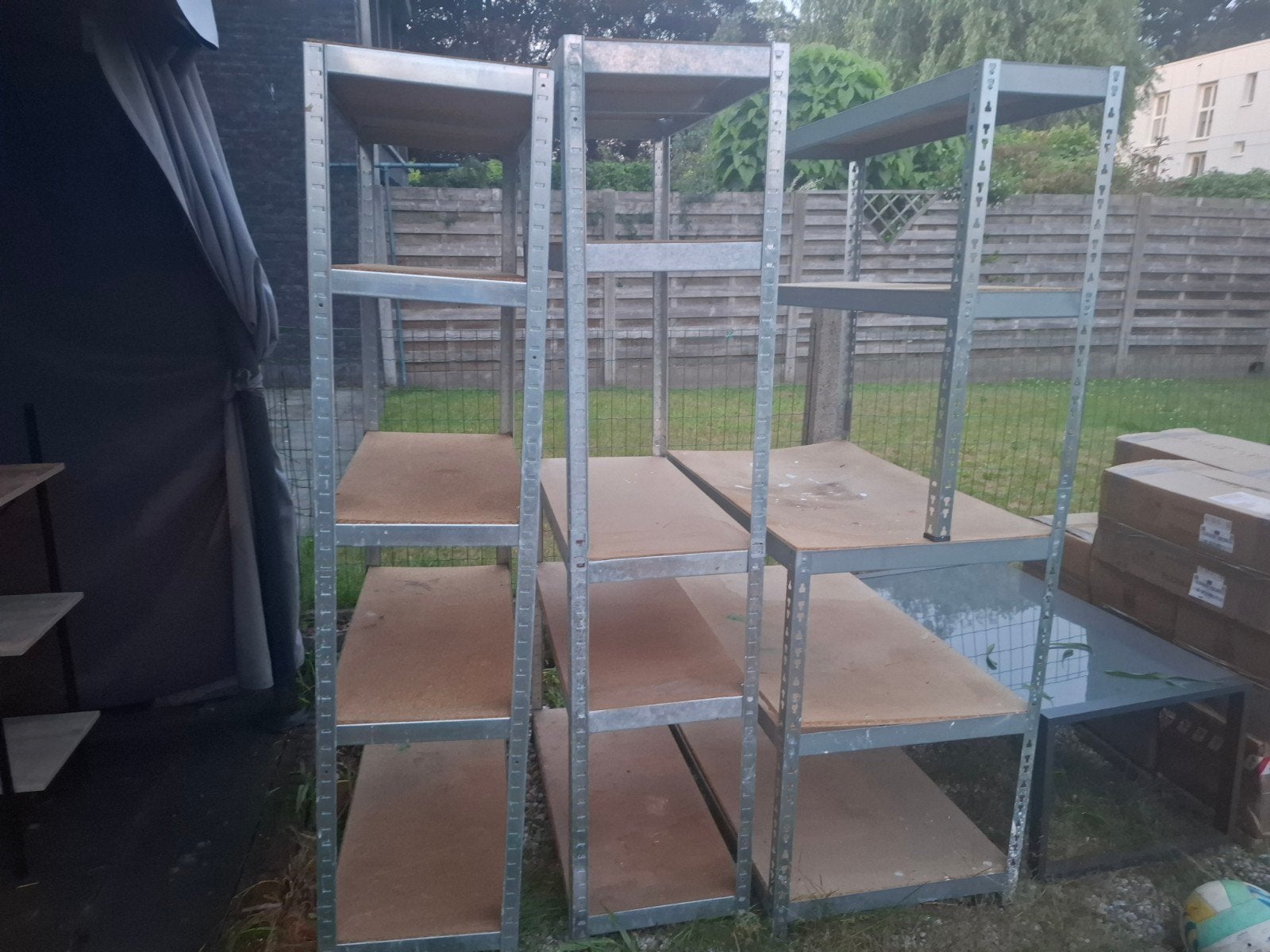 3 armoires de garage en bon état + 1 armoire à bois GRATUIT, Enlèvement