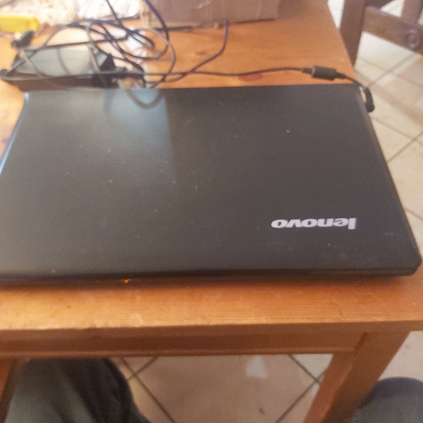 pc fonctionne parfaitement  il est tombé sur le  côté, Informatique & Logiciels, Enlèvement