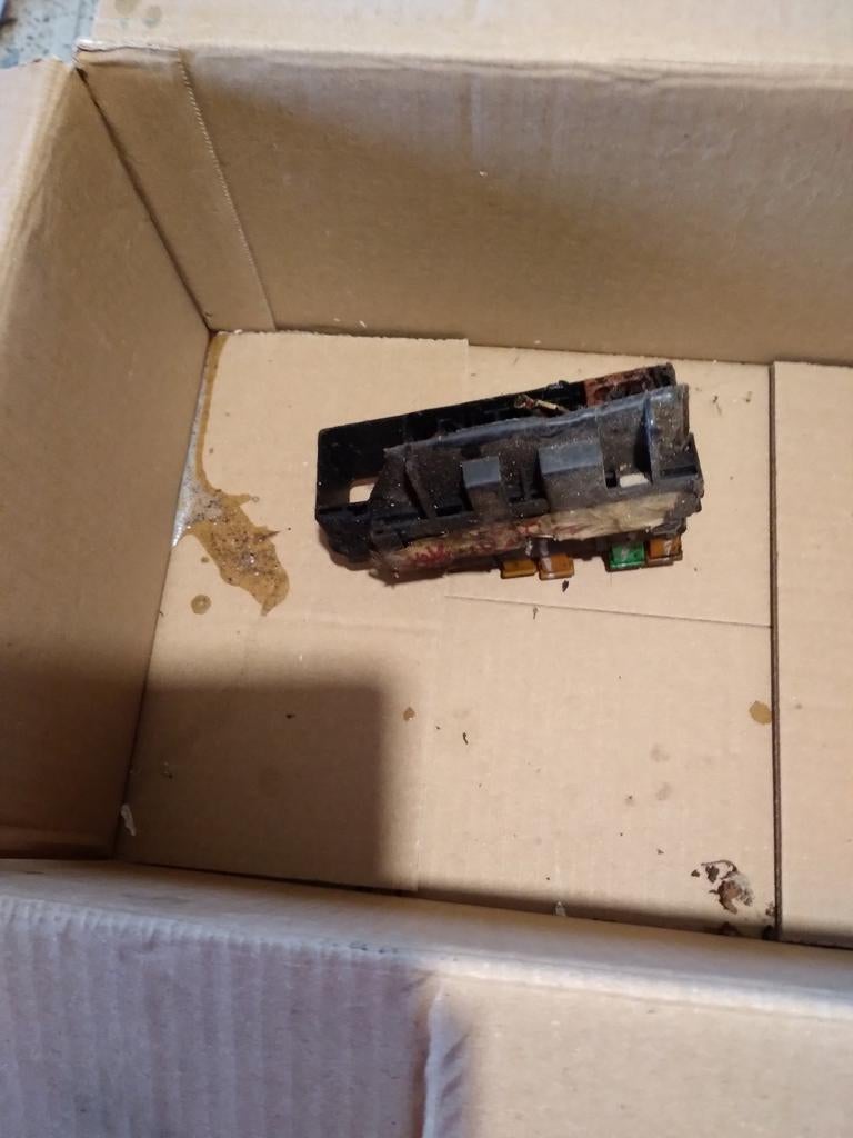 Boîte à fusibles Nissan Micra K11, Enlèvement ou Envoi, Nissan