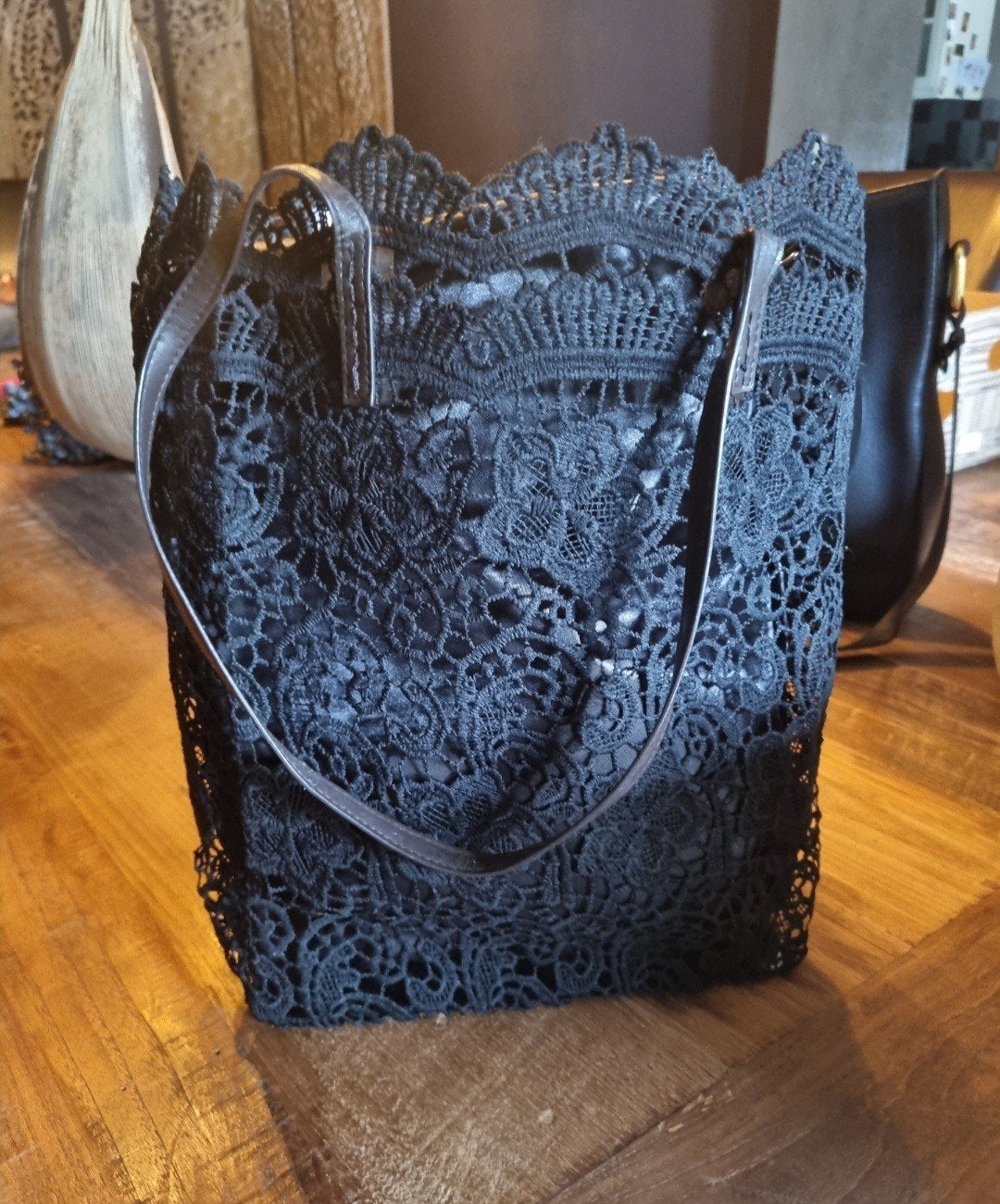 schoudertasje donker blauw in kant., Bijoux, Sacs & Beauté, Enlèvement ou Envoi, Neuf, Bleu