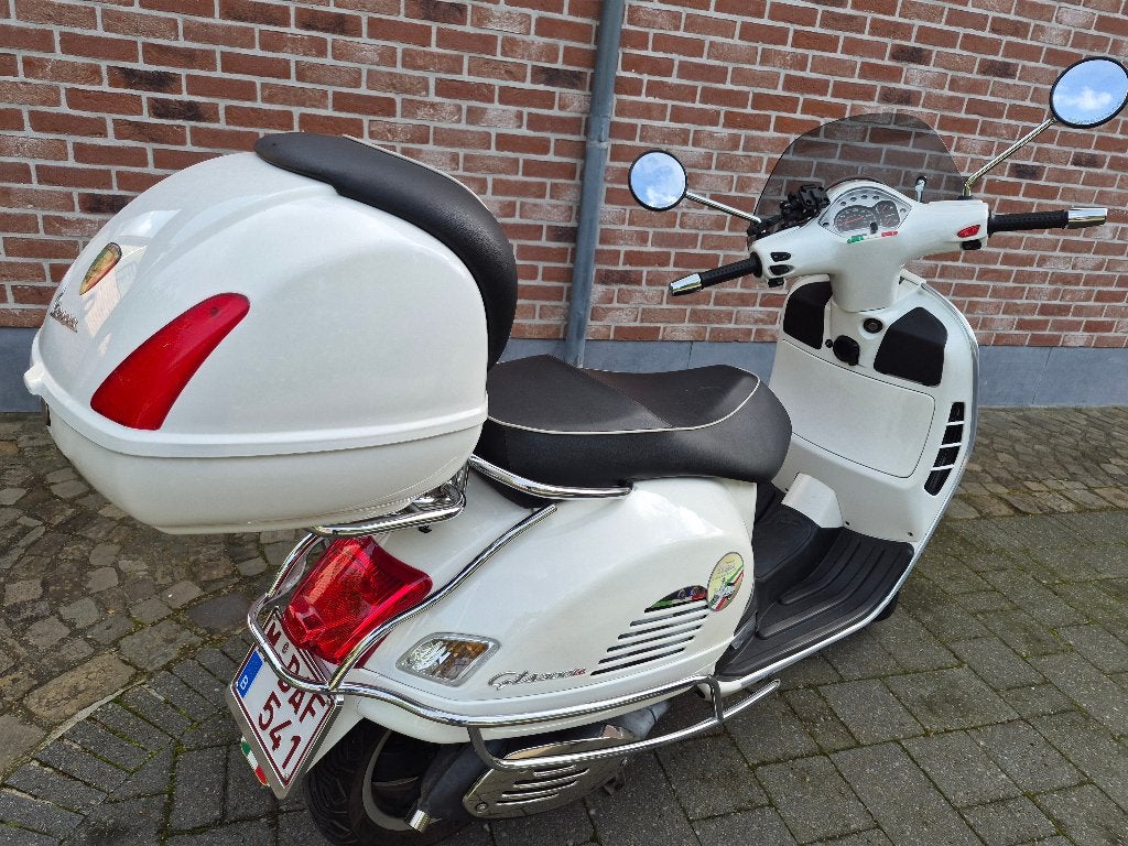Vespa GTS 300 SUPER  BJ 2010, Motoren, Particulier