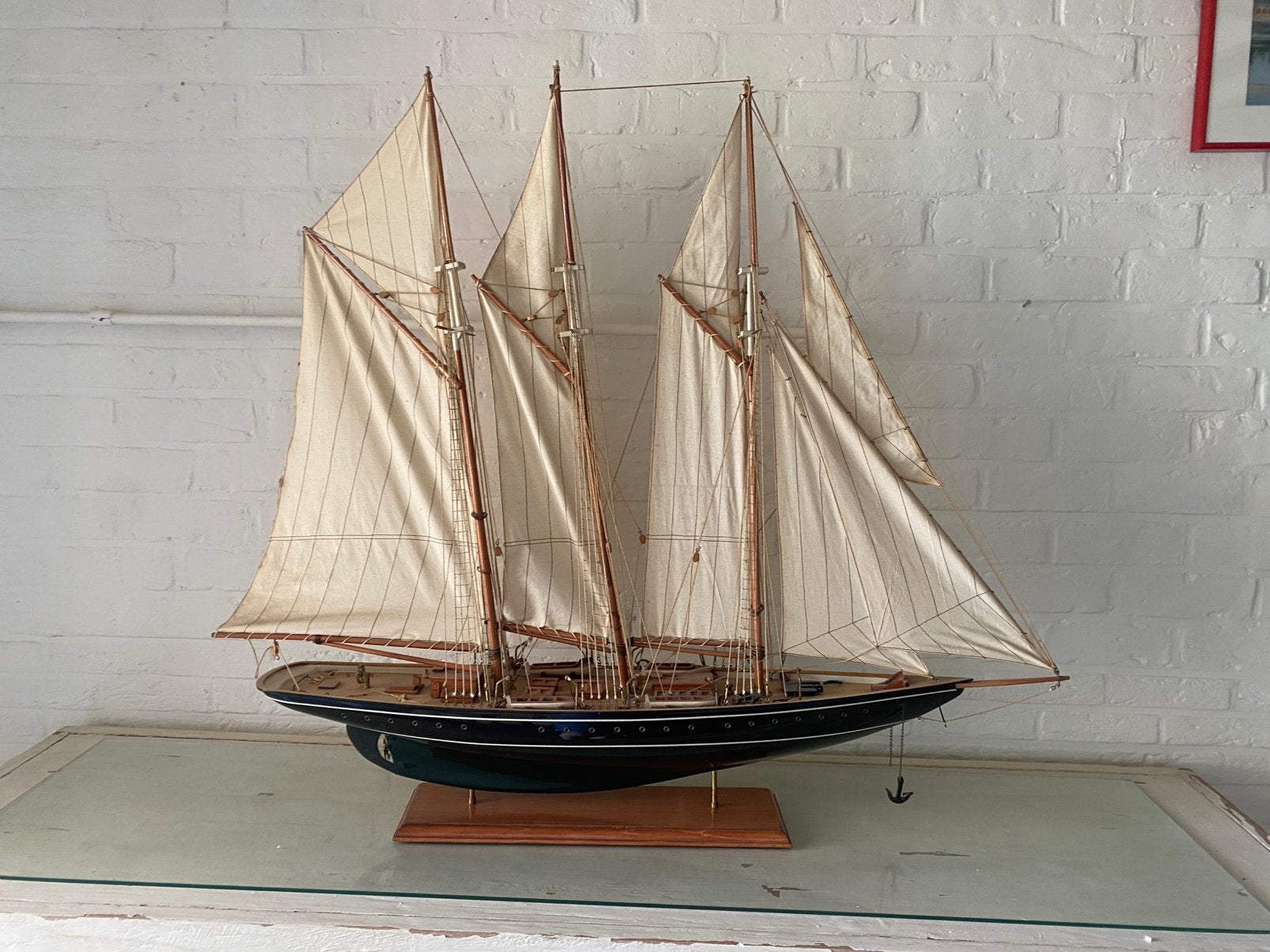 Grote antieke modelboot - houten driemaster op standaard, Hobby en Vrije tijd, Modelbouw | Boten en Schepen, Ophalen, Zo goed als nieuw