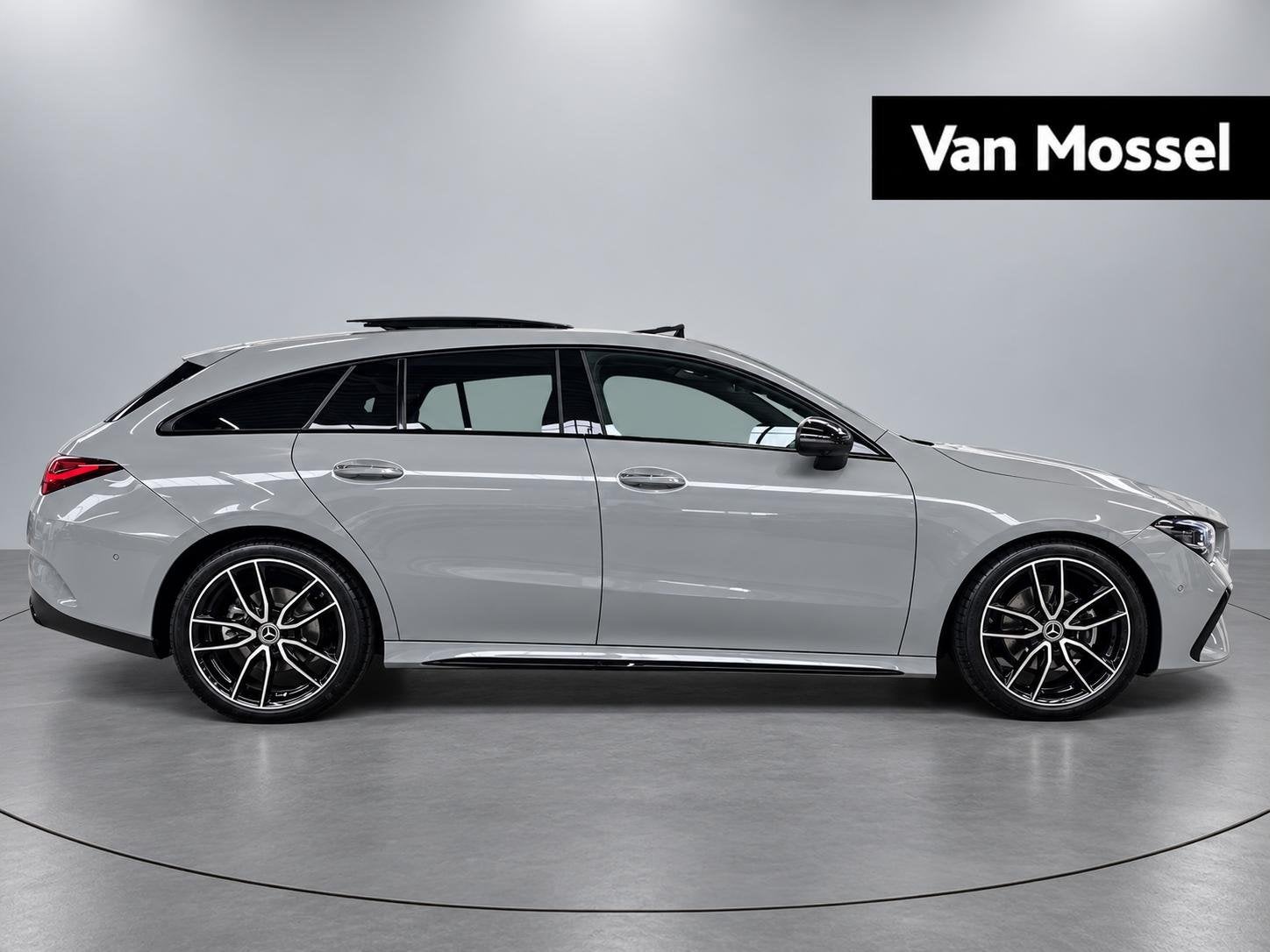 Mercedes-Benz CLA 180 AMG Line Brake + PREMIUM PLUS + PANO D, Auto's, CLA, Stof, 4 cilinders, 136 pk