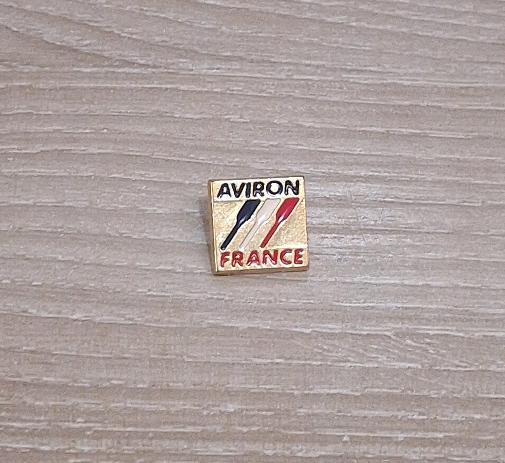 PIN - AVIRON - FRANCE - ROEIEN - RAMER, Envoi, Utilisé, Sport, Insigne ou Pin's