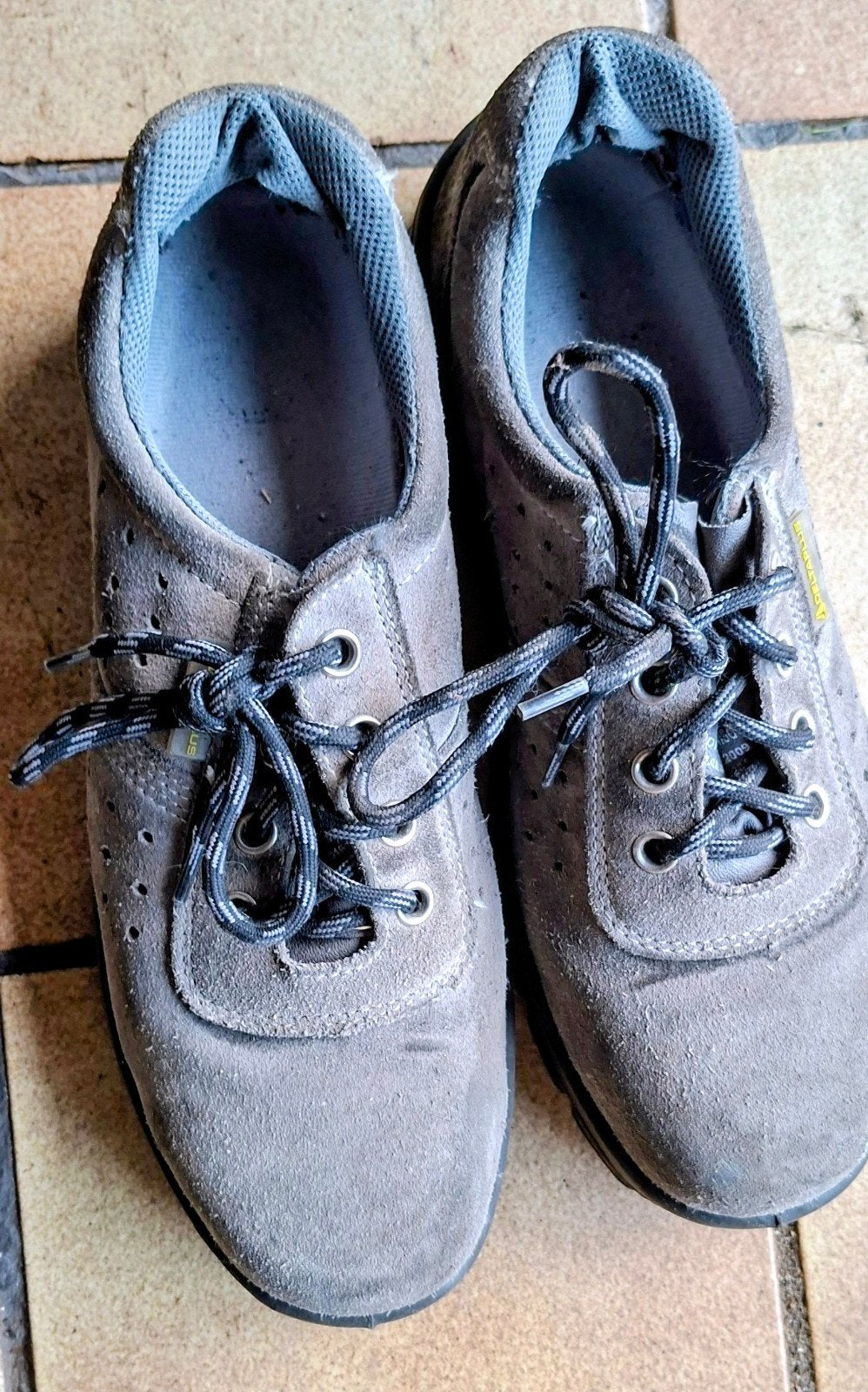 GRATIS maat 43 veiligheidsschoenen, Doe-het-zelf en Bouw, Veiligheidskleding, Ophalen, Gebruikt