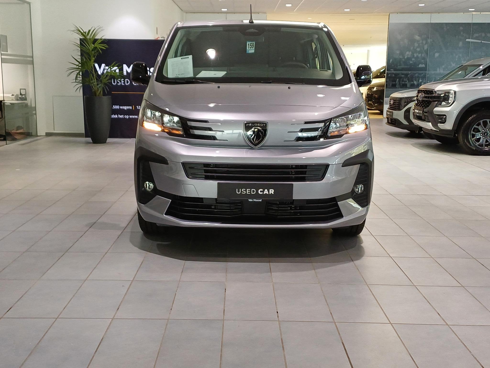 Peugeot Expert Long DC L3 2.0 BlueHDi 180 EAT8, 177 ch, Argent ou Gris, 4 portes, Entreprise